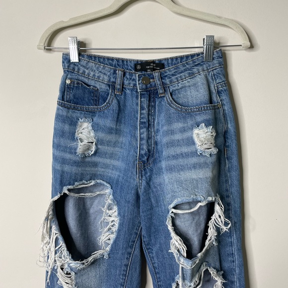 Missguided Riot High Rise Mom Jeans Distressed Size 0 - Picture 3 of 7